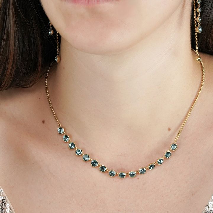 Colora il tuo stile con pezzi iconici dai toni vibranti.⁣
